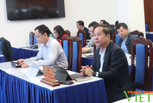 Ông Tống Thanh Hải, Phó Chủ tịch Thường trực UBND tỉnh Lai Châu dự và phát biểu tại Lễ khai giảng Khóa đào tạo, bồi dưỡng chuyển đổi số. Ảnh Tuấn Hùng