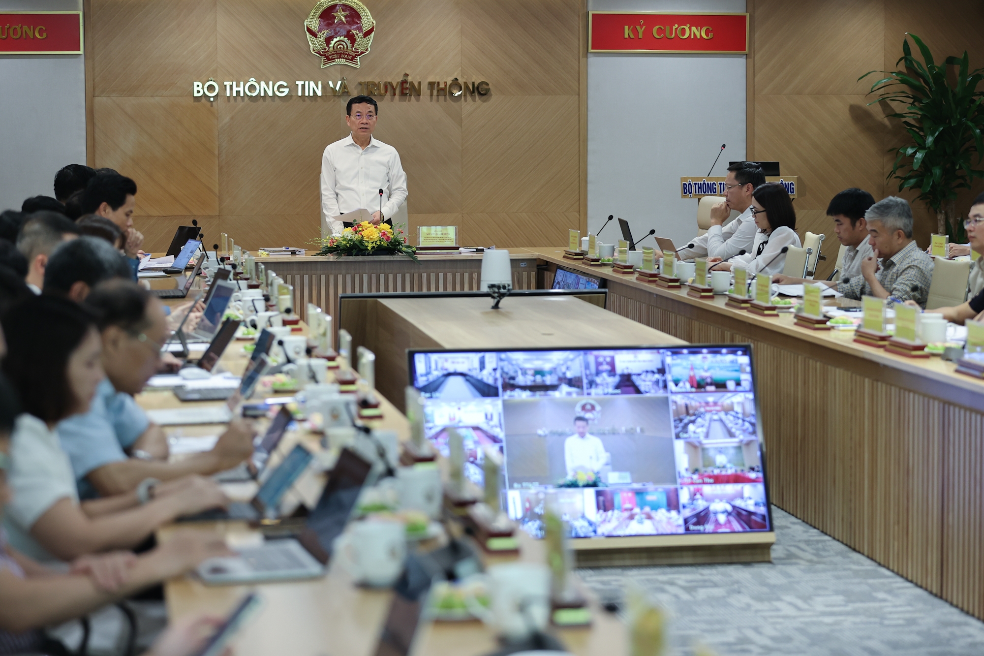 Bộ trưởng Nguyễn Mạnh Hùng: Muốn kinh tế số phát triển cần có đội ngũ doanh nhân, doanh nghiệp công nghệ số năng động, xông xáoMới