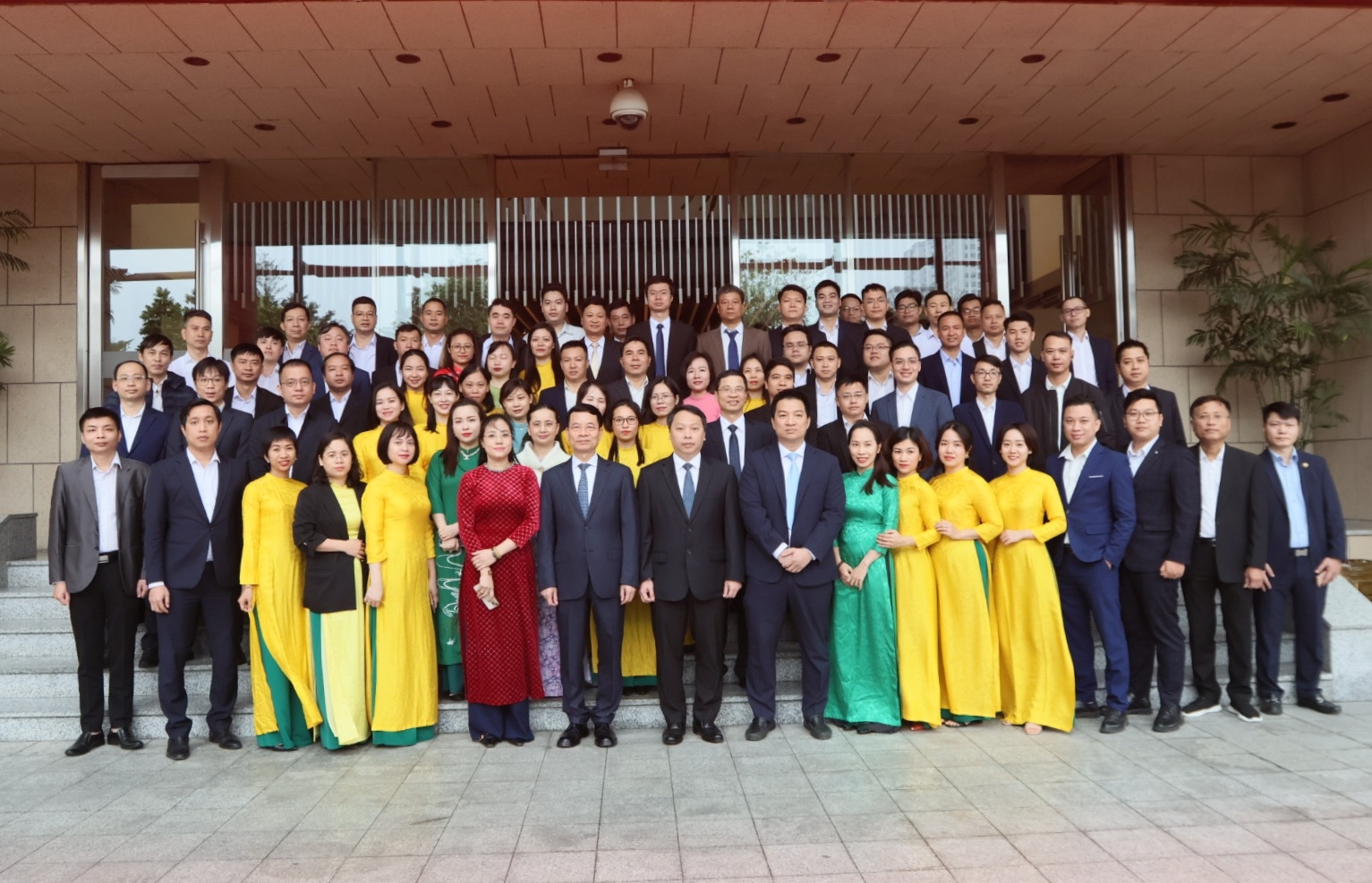 Bộ trưởng Nguyễn Mạnh Hùng làm việc với Cục Chuyển đổi số Quốc giaMới