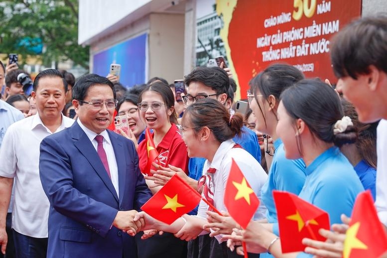 Thủ tướng: Khoa học công nghệ, đổi mới sáng tạo, chuyển đổi số không có giới hạn, biên giới, không phân biệt tuổi tác, giới tính, tôn giáo- Ảnh 1.