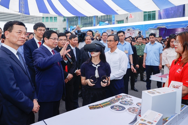 Thủ tướng: Khoa học công nghệ, đổi mới sáng tạo, chuyển đổi số không có giới hạn, biên giới, không phân biệt tuổi tác, giới tính, tôn giáo