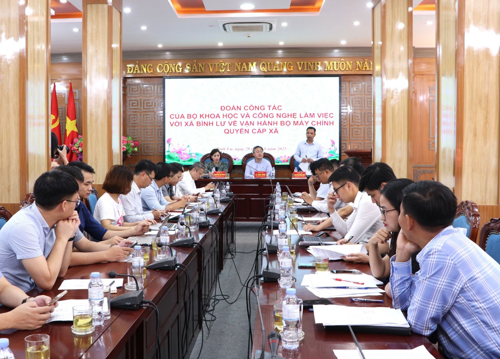 Đoàn công tác của Bộ Khoa học và Công nghệ làm việc tại xã Bình Lư