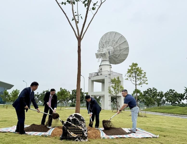 Phó Thủ tướng Nguyễn Chí Dũng dự lễ khai trương Bảo tàng Vũ trụ Việt Nam- Ảnh 7.