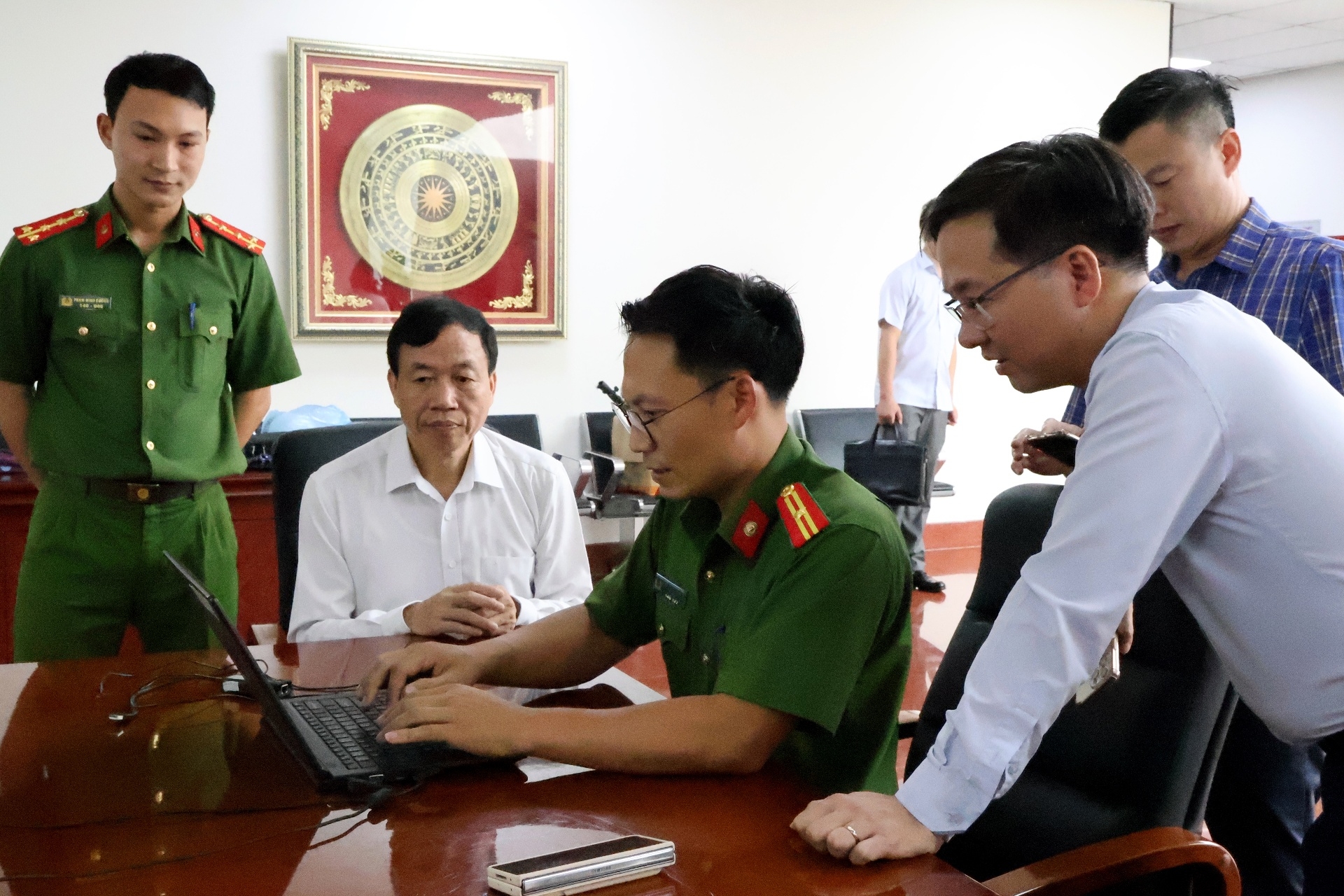 Cấp đổi thẻ đảng viên trên nền tảng số: Phấn đấu hoàn thành trước 2/9